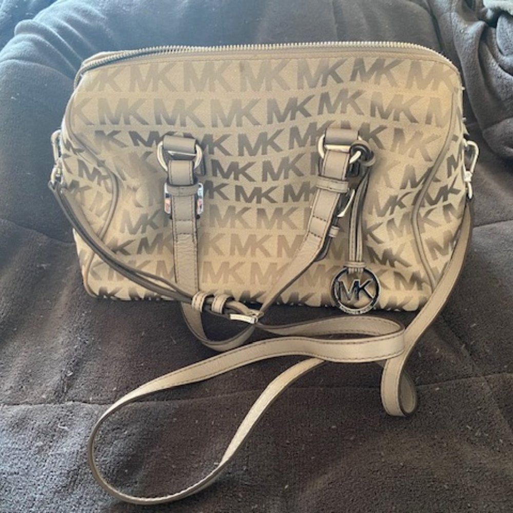 Michael Kors Barrel Bag